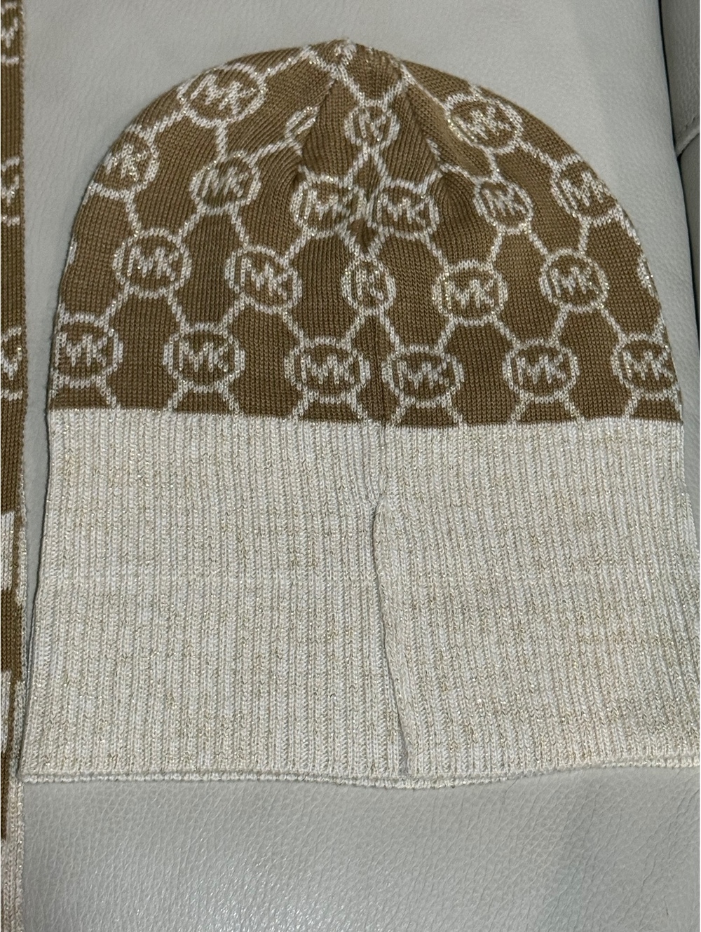 New Without Tags (NWOT) Michael Kors Signature Logo Scarf And Hat - Picture 2 of 3